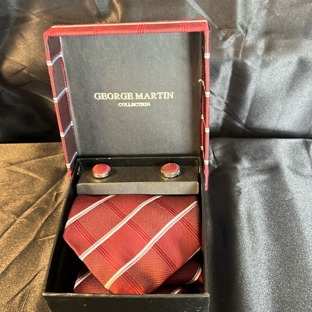 George Martin gift set. Tie, cuff links, pocket square. 60” tie